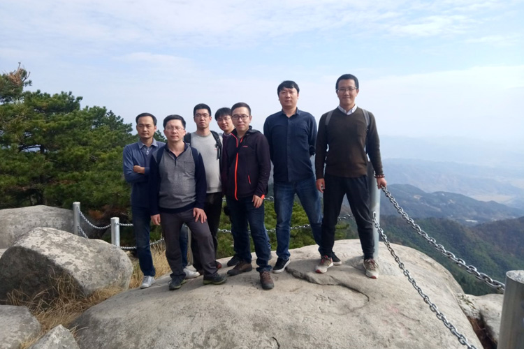 7人-三角山-武鋼集團 副本.JPG